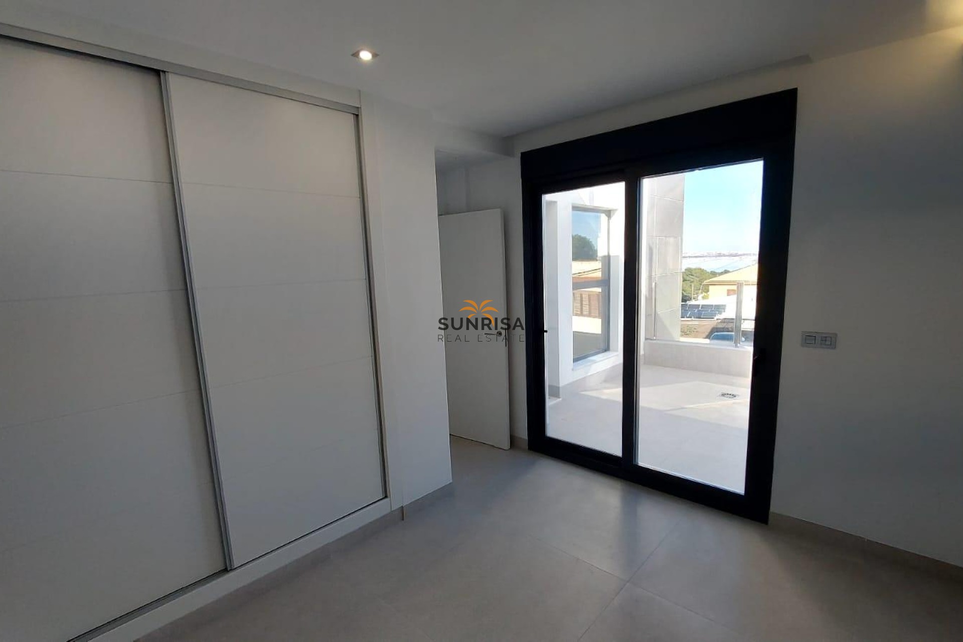 Resale - House - Torrevieja