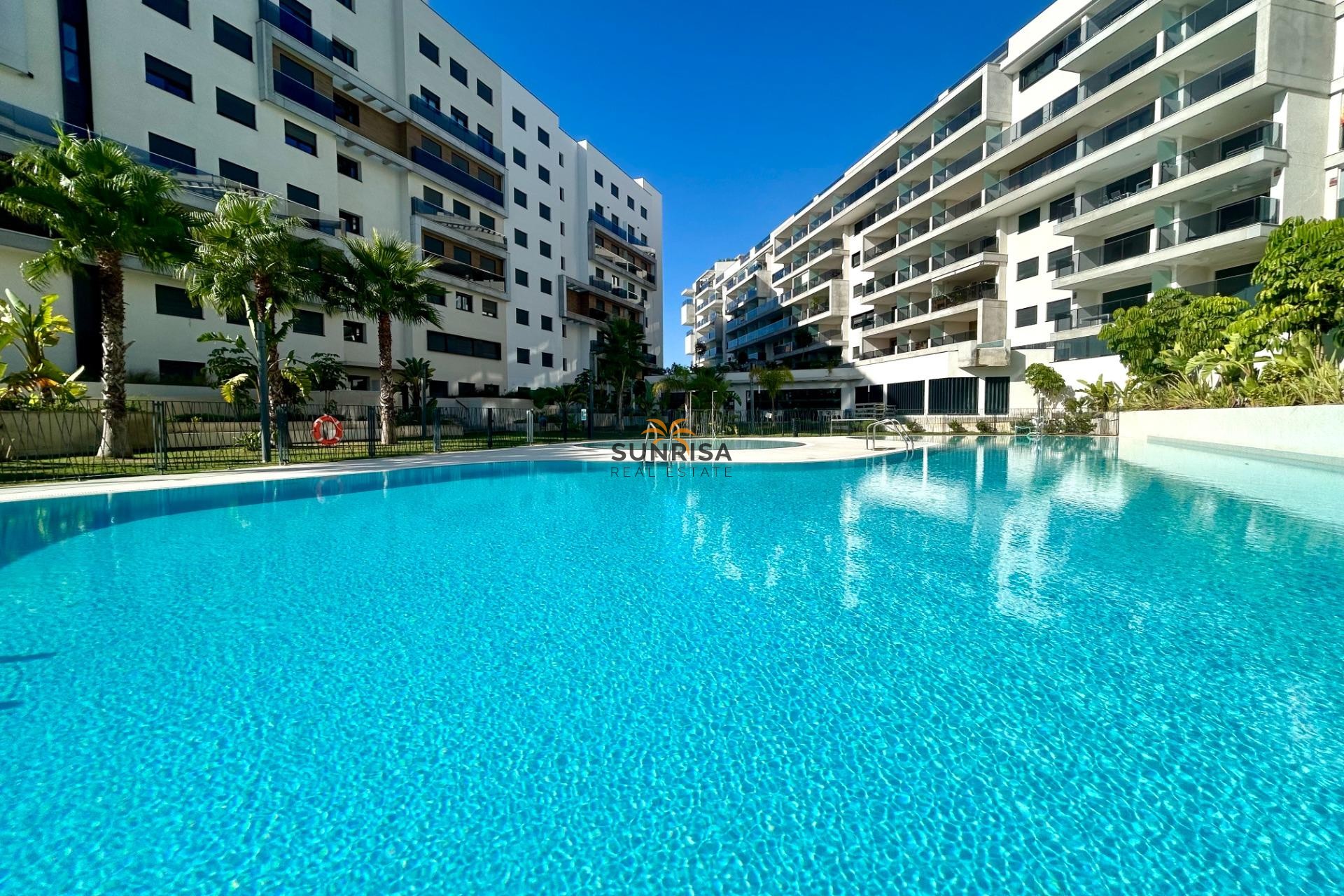 Resale - Apartment - Dehesa de Campoamor