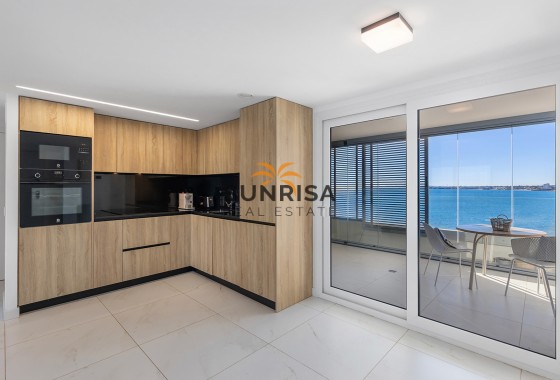 Appartement · Herverkoop - Torrevieja · Punta Prima · Alicante · Spanje