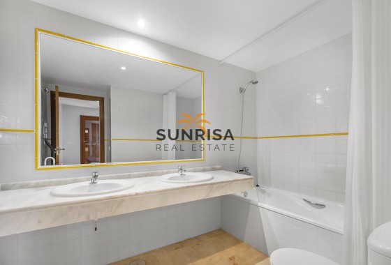 Appartement · Herverkoop - Torrevieja · Punta Prima · Alicante · Spanje