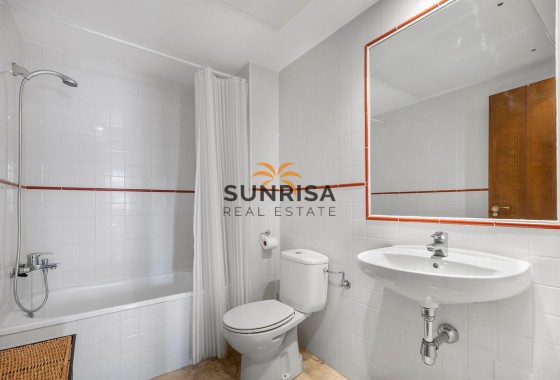 Appartement · Herverkoop - Torrevieja · Punta Prima · Alicante · Spanje