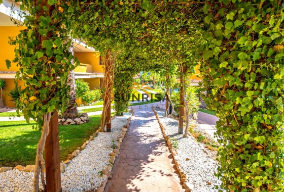 Appartement · Herverkoop - Torrevieja · Punta Prima · Alicante · Spanje