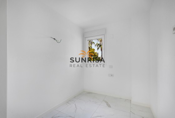 Appartement · Herverkoop - Torrevieja · Punta Prima · Alicante · Spanje
