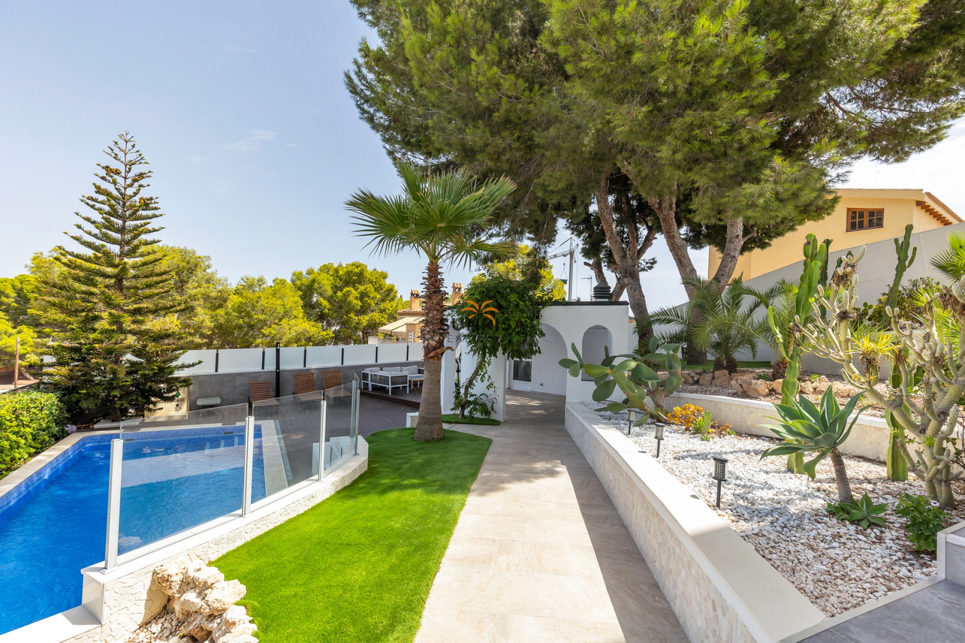 Resale - Villa - Torrevieja