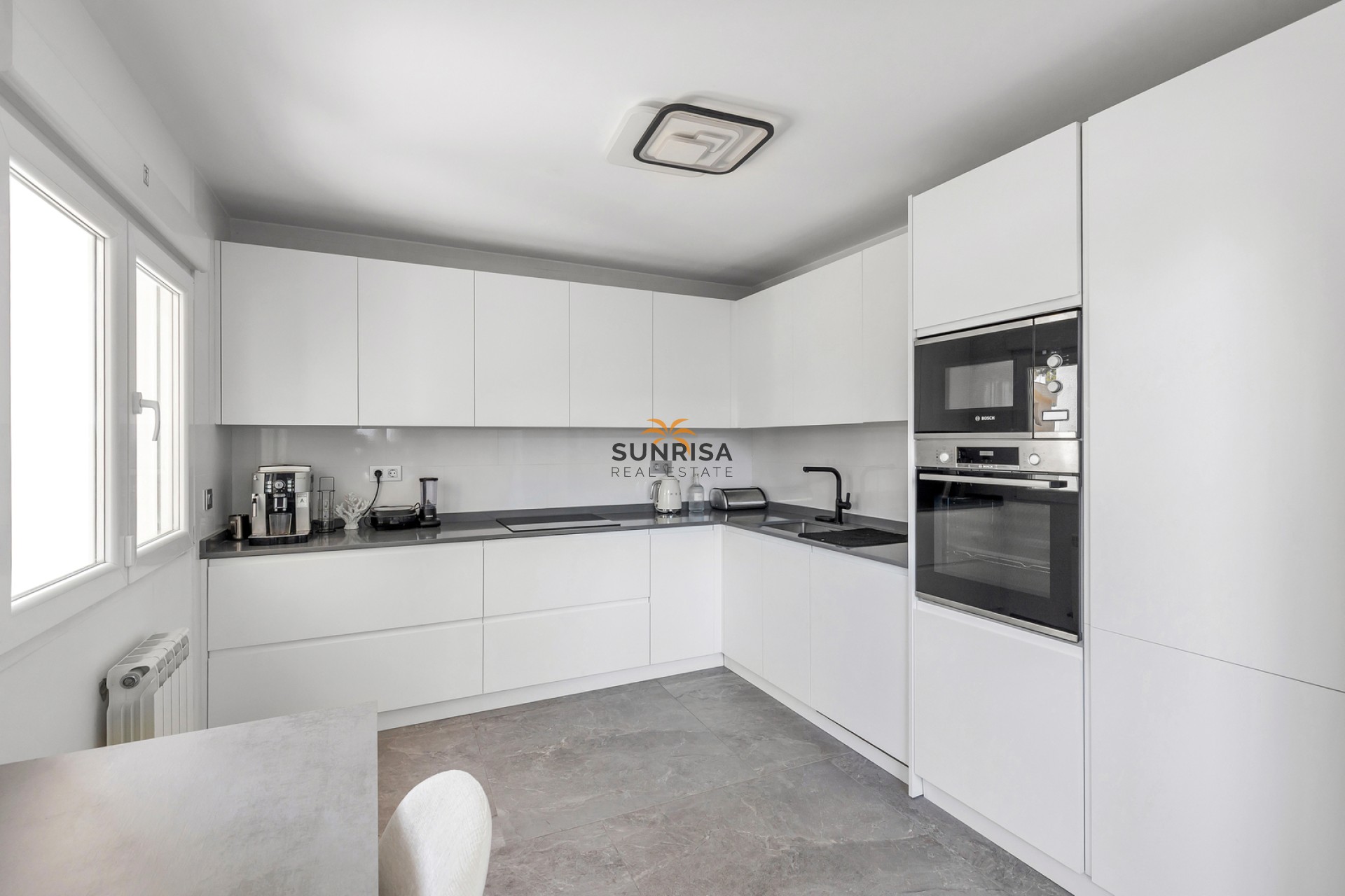 Resale - Villa - Torrevieja