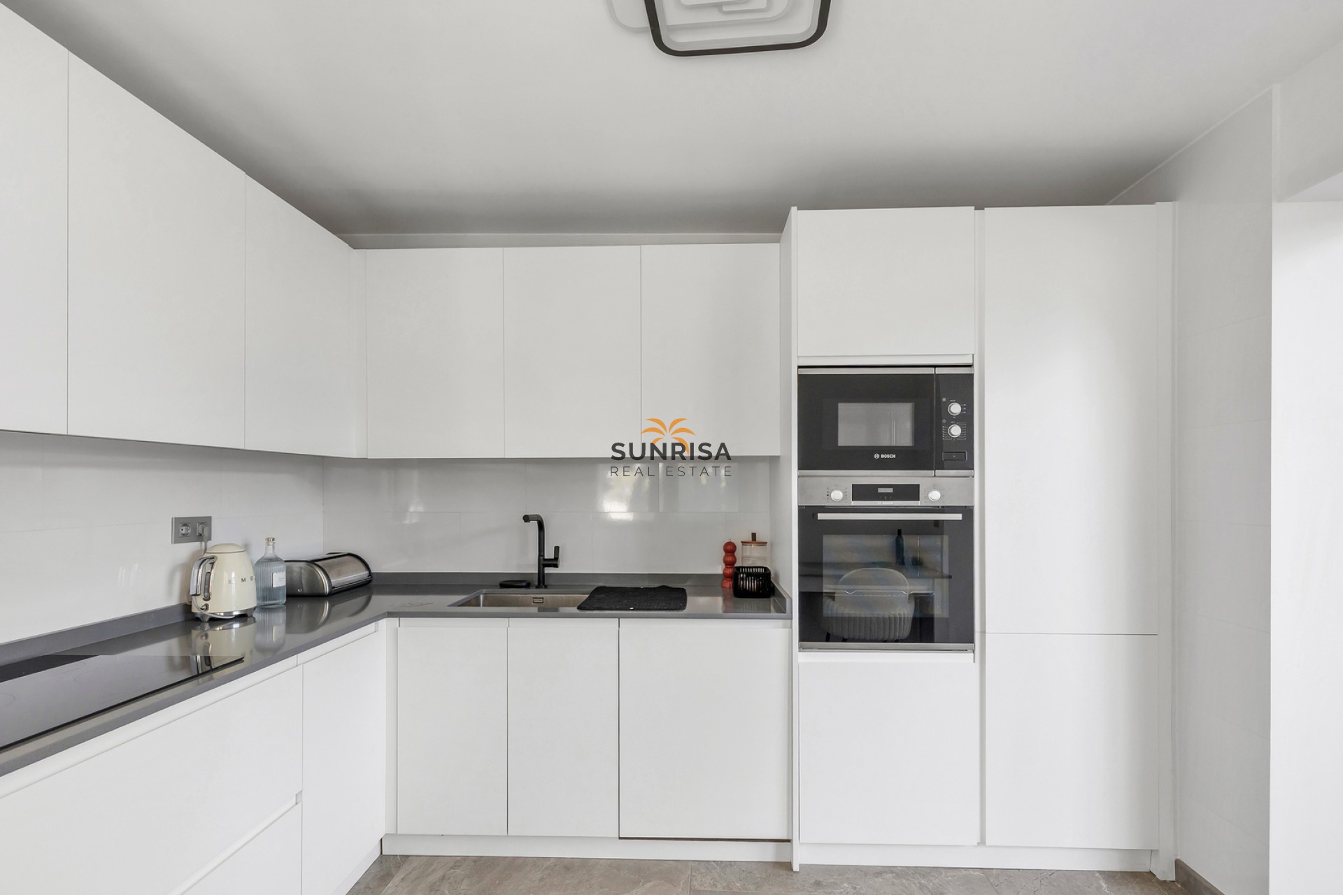 Resale - Villa - Torrevieja