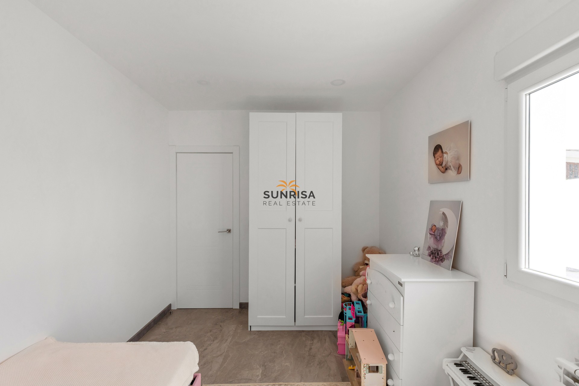 Resale - Villa - Torrevieja