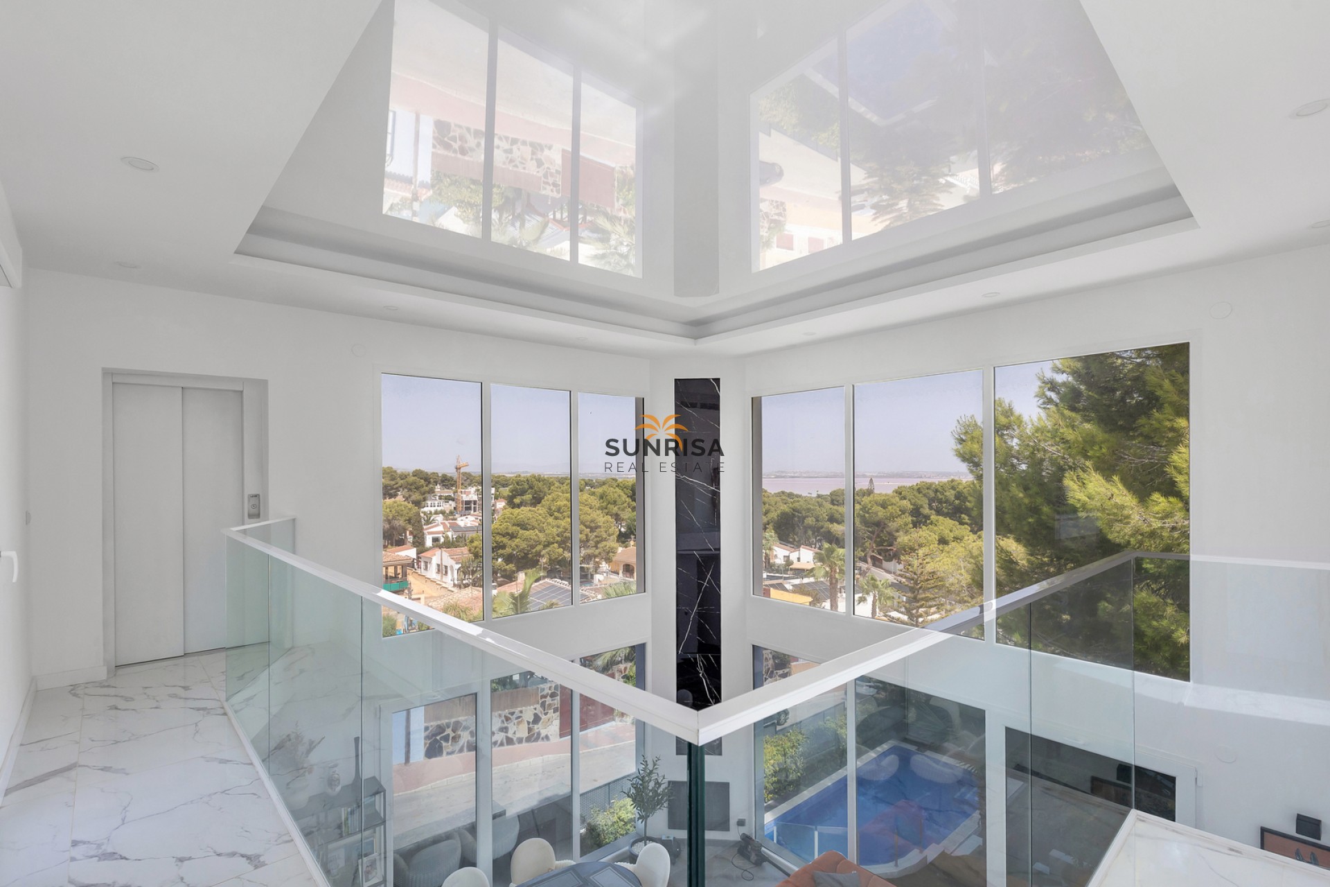 Resale - Villa - Torrevieja