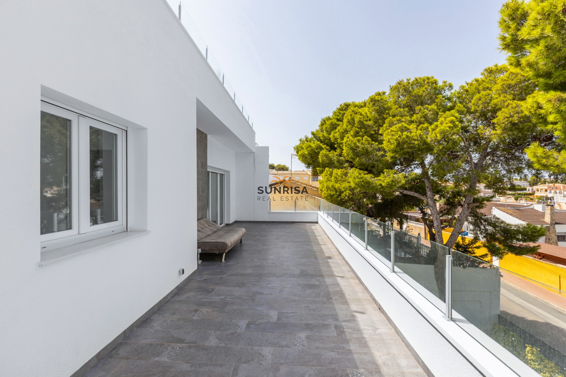 Resale - Villa - Torrevieja