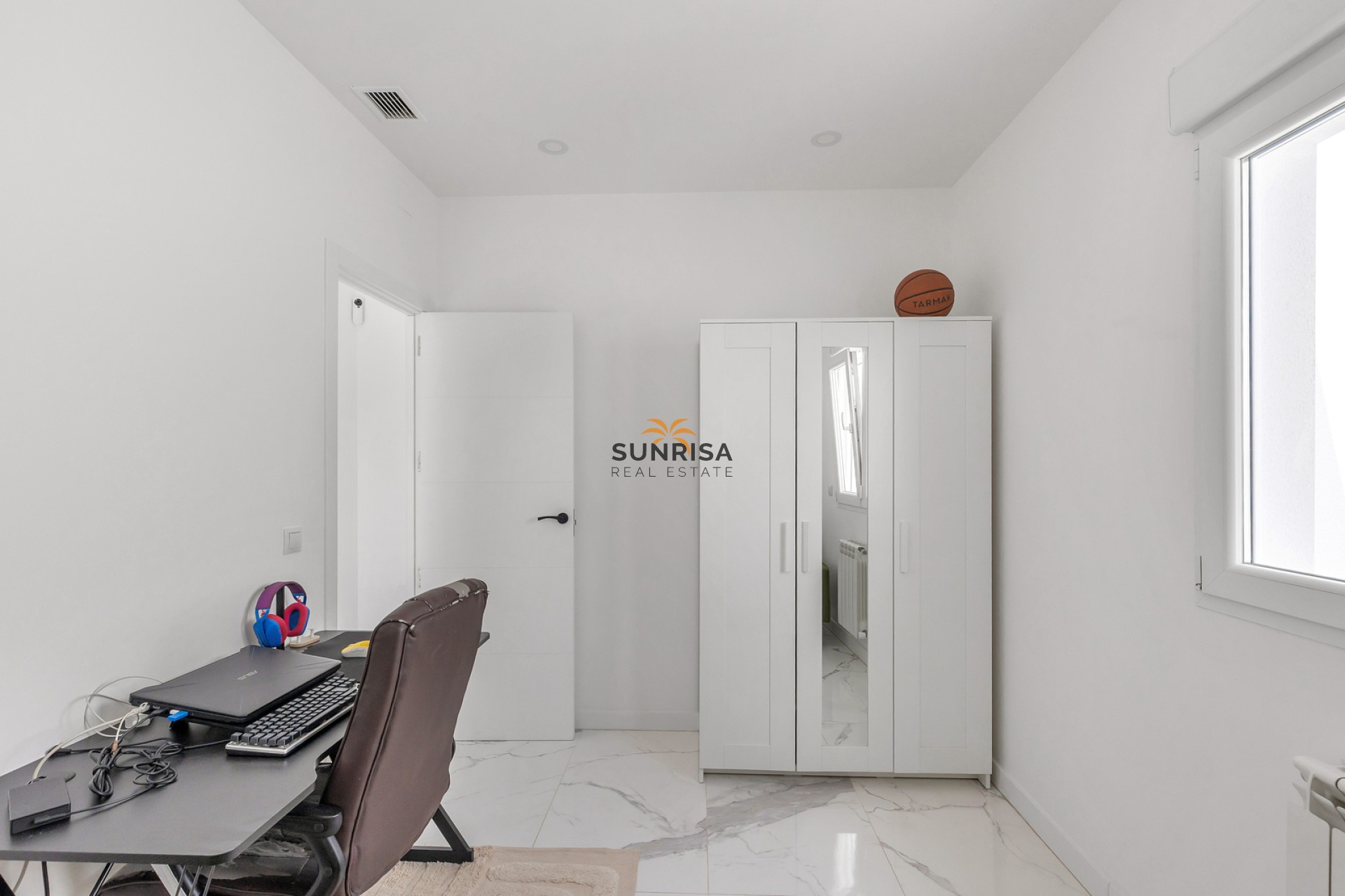 Resale - Villa - Torrevieja