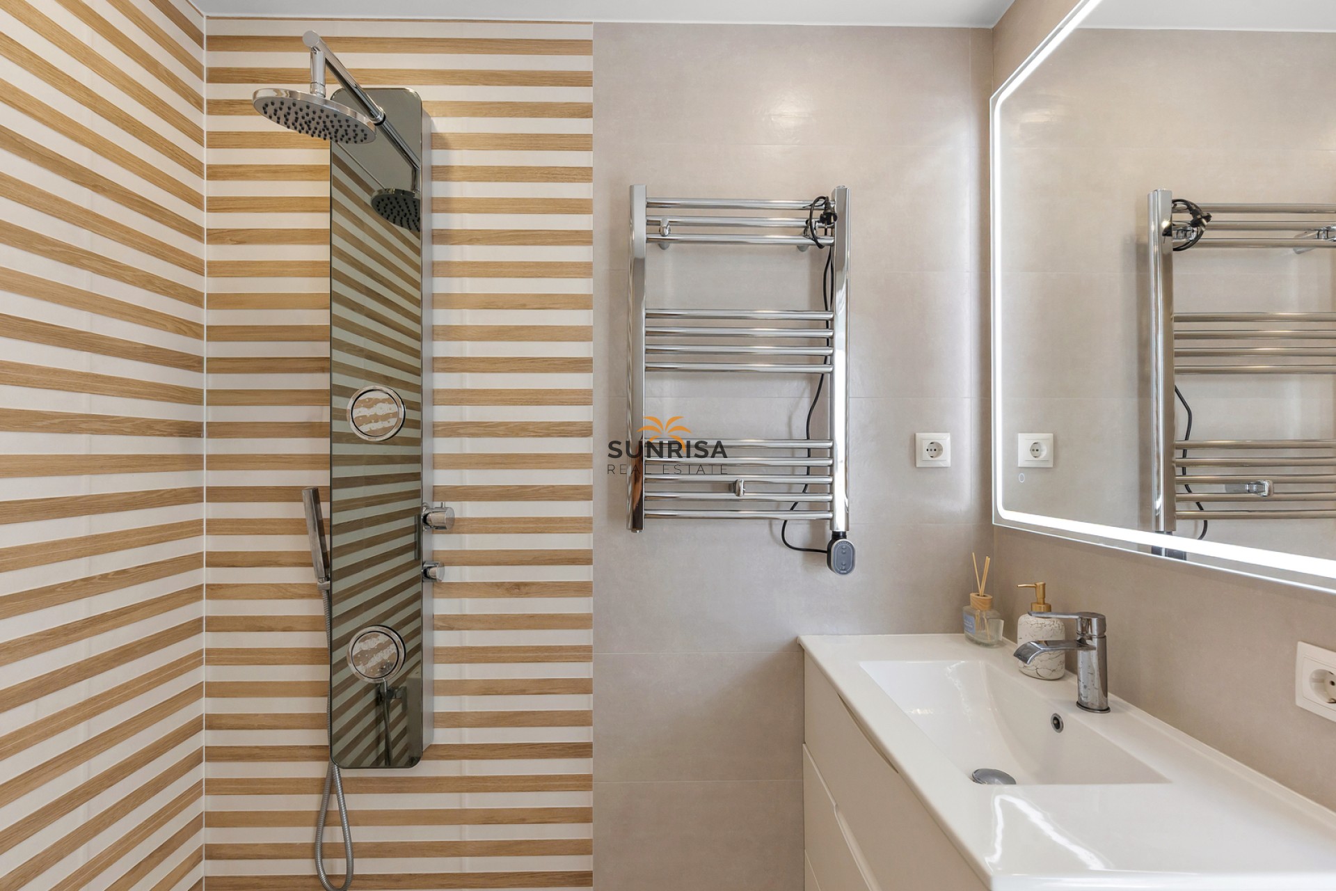 Resale - Villa - Torrevieja