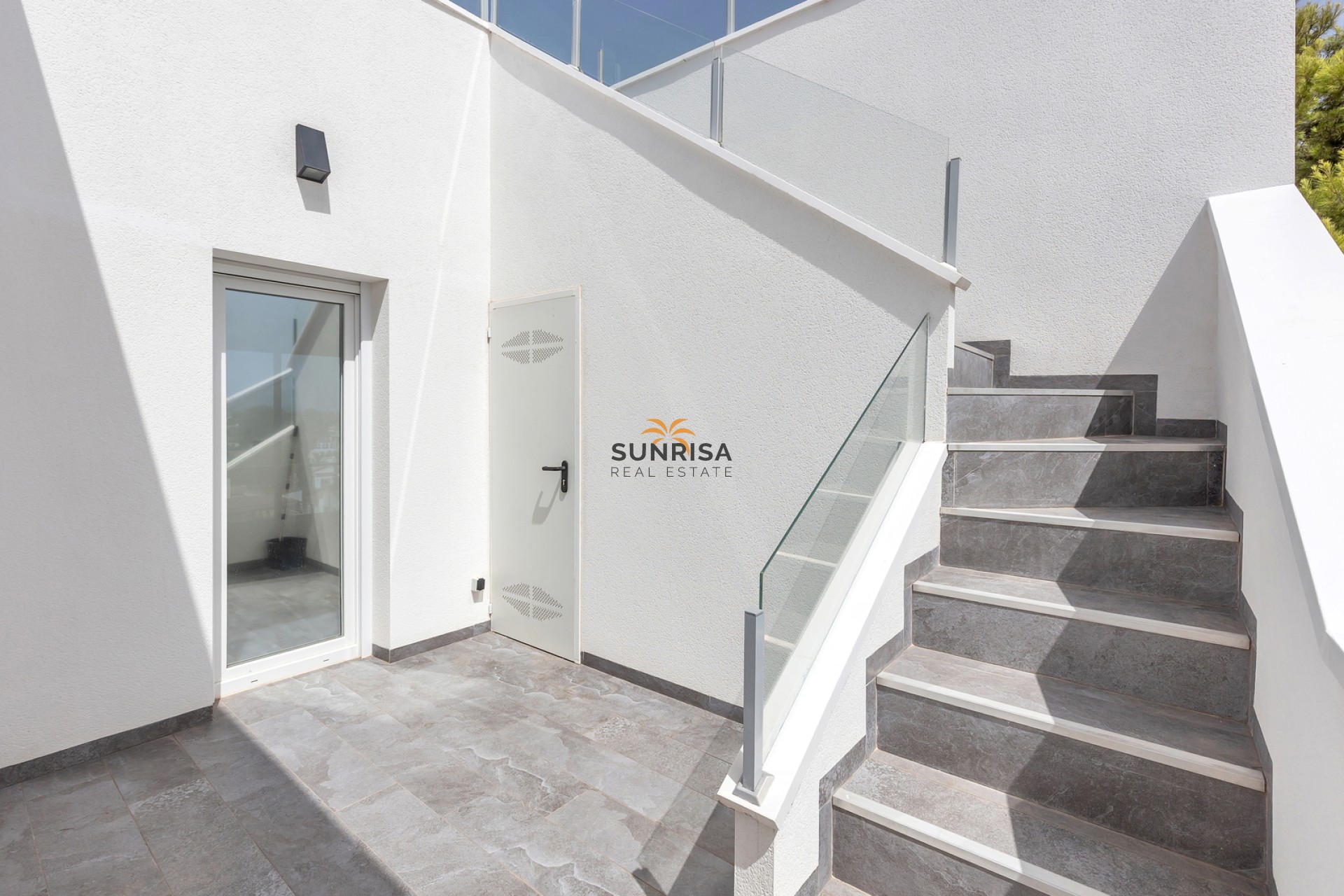 Resale - Villa - Torrevieja