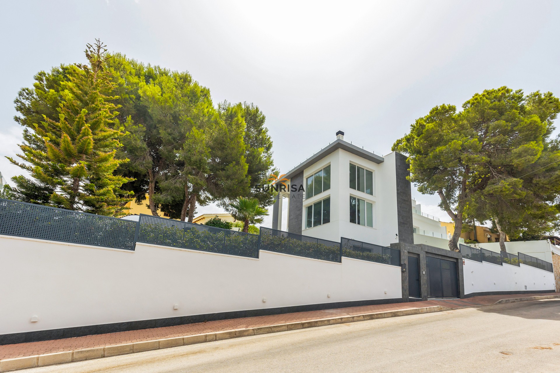 Resale - Villa - Torrevieja
