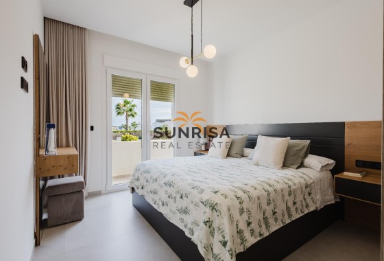 Villa · Herverkoop - Algorfa · La Finca Golf Resort · Alicante · Spanje