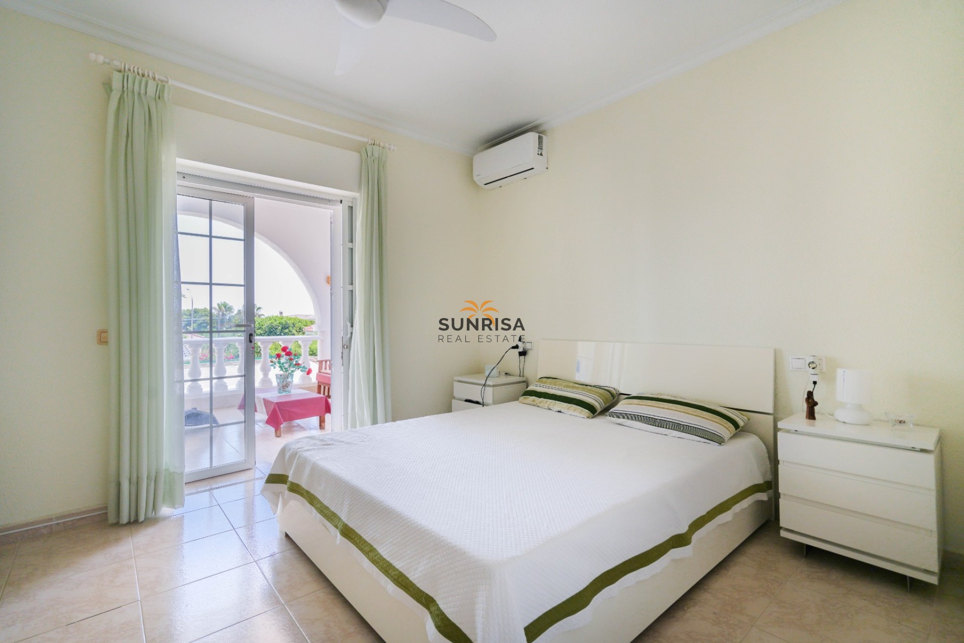Resale - Townhouse - Ciudad Quesada