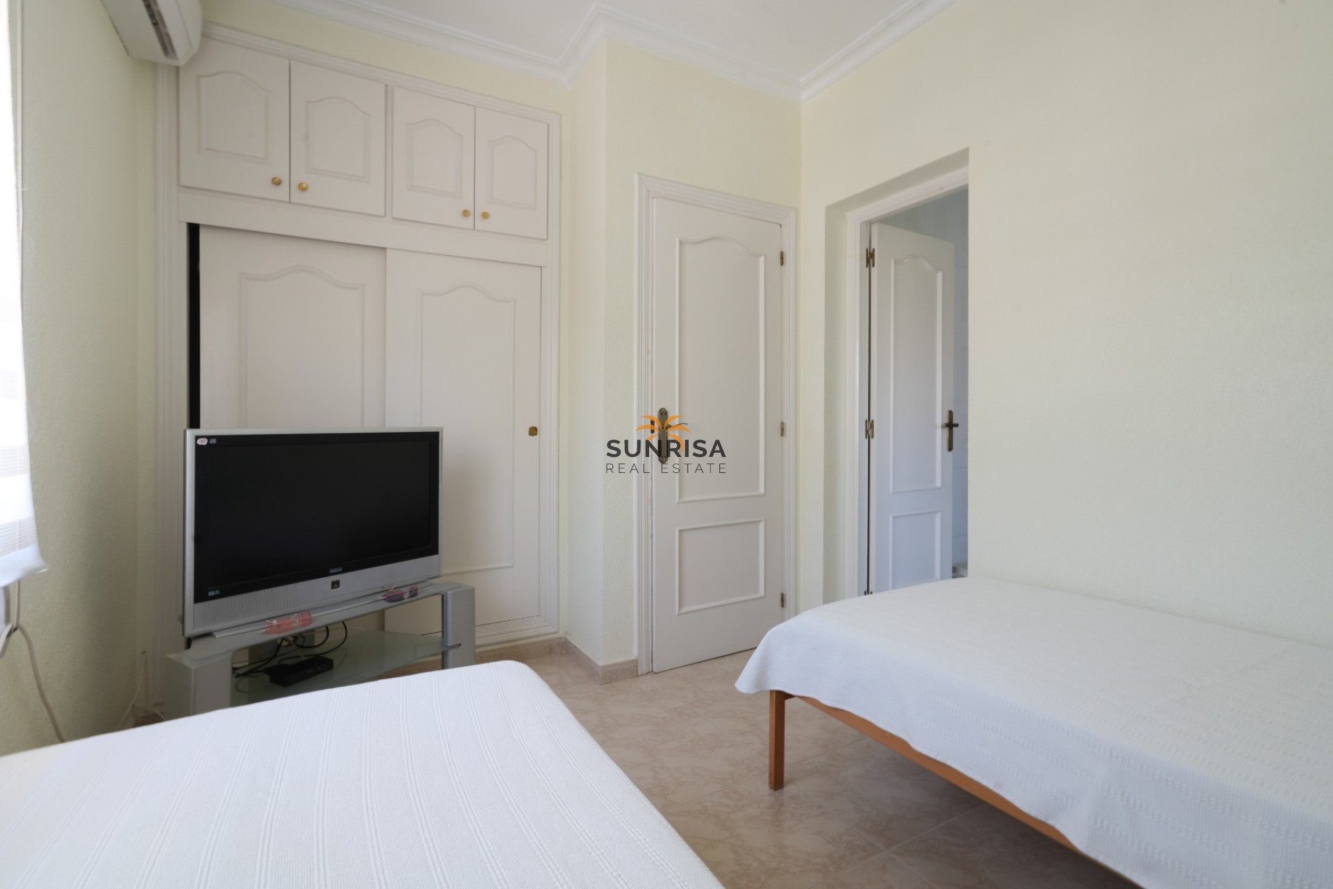 Resale - Townhouse - Ciudad Quesada