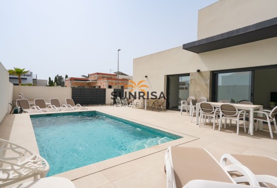 Villa · Herverkoop - Daya Nueva · Alicante · Spanje