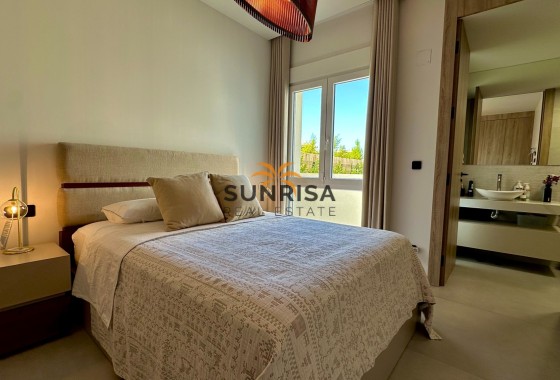 Villa · Herverkoop - Algorfa · La Finca Golf Resort · Alicante · Spanje