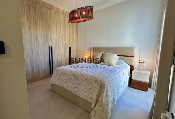 Villa · Herverkoop - Algorfa · La Finca Golf Resort · Alicante · Spanje