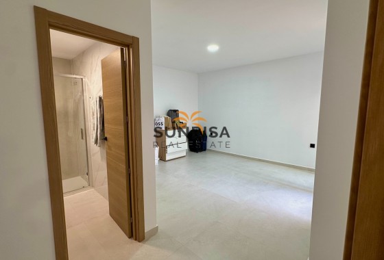 Villa · Herverkoop - Algorfa · La Finca Golf Resort · Alicante · Spanje