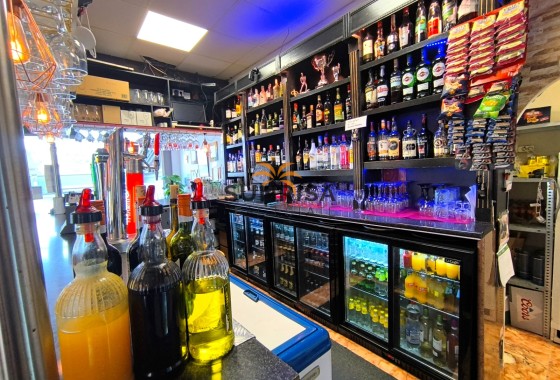 Locaux commerciaux · Revente - Villamartin · Alicante · Espagne