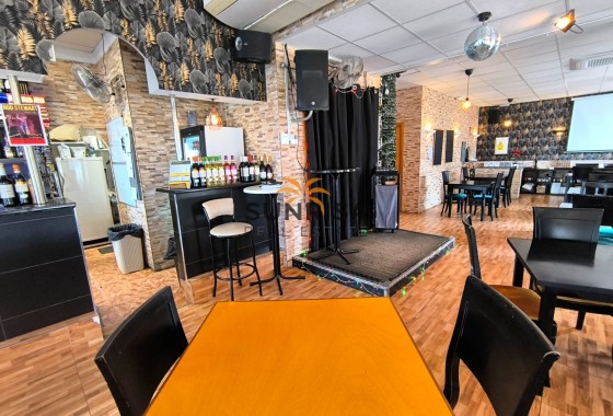 Locaux commerciaux · Revente - Villamartin · Alicante · Espagne