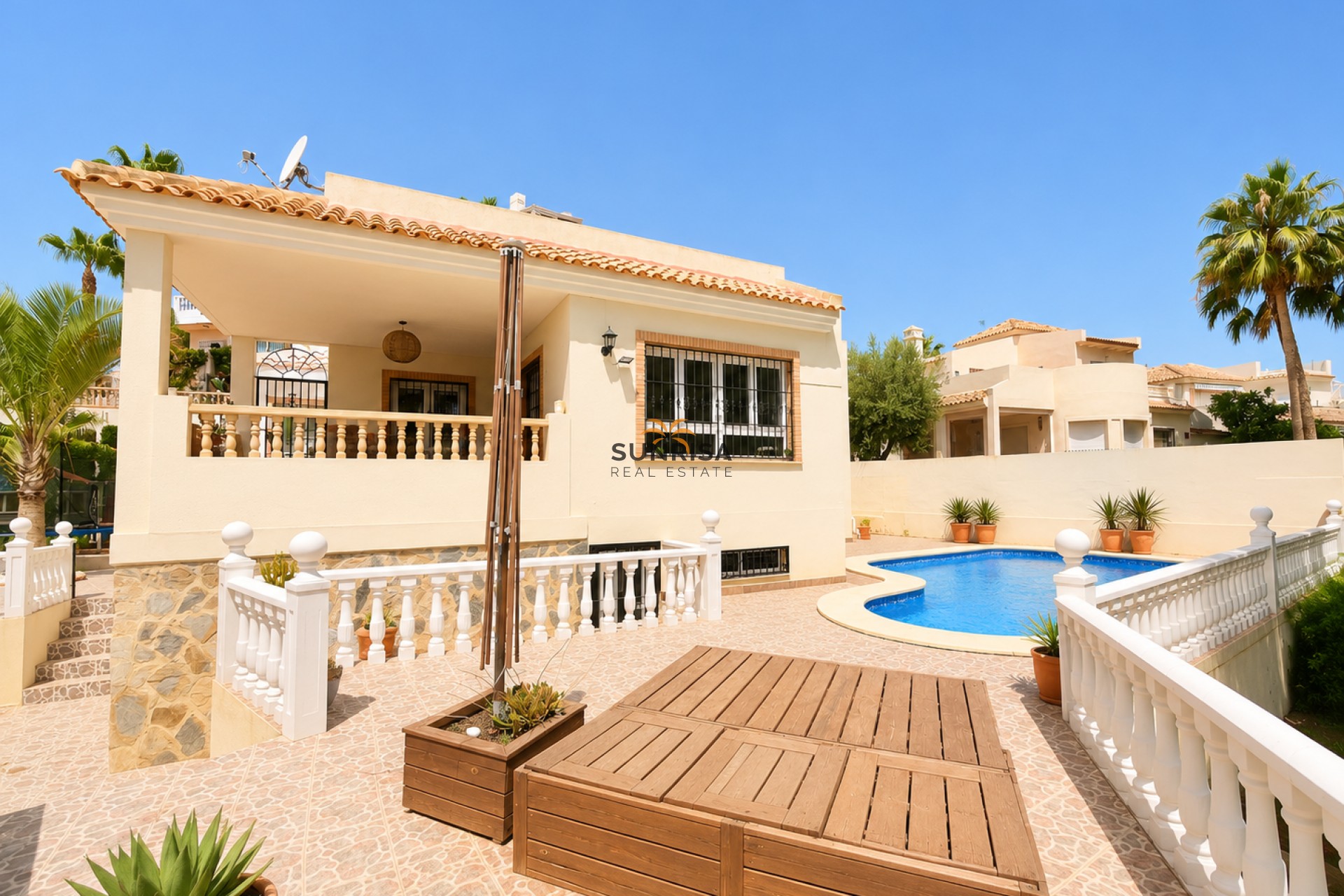 Resale - Villa - Orihuela Costa