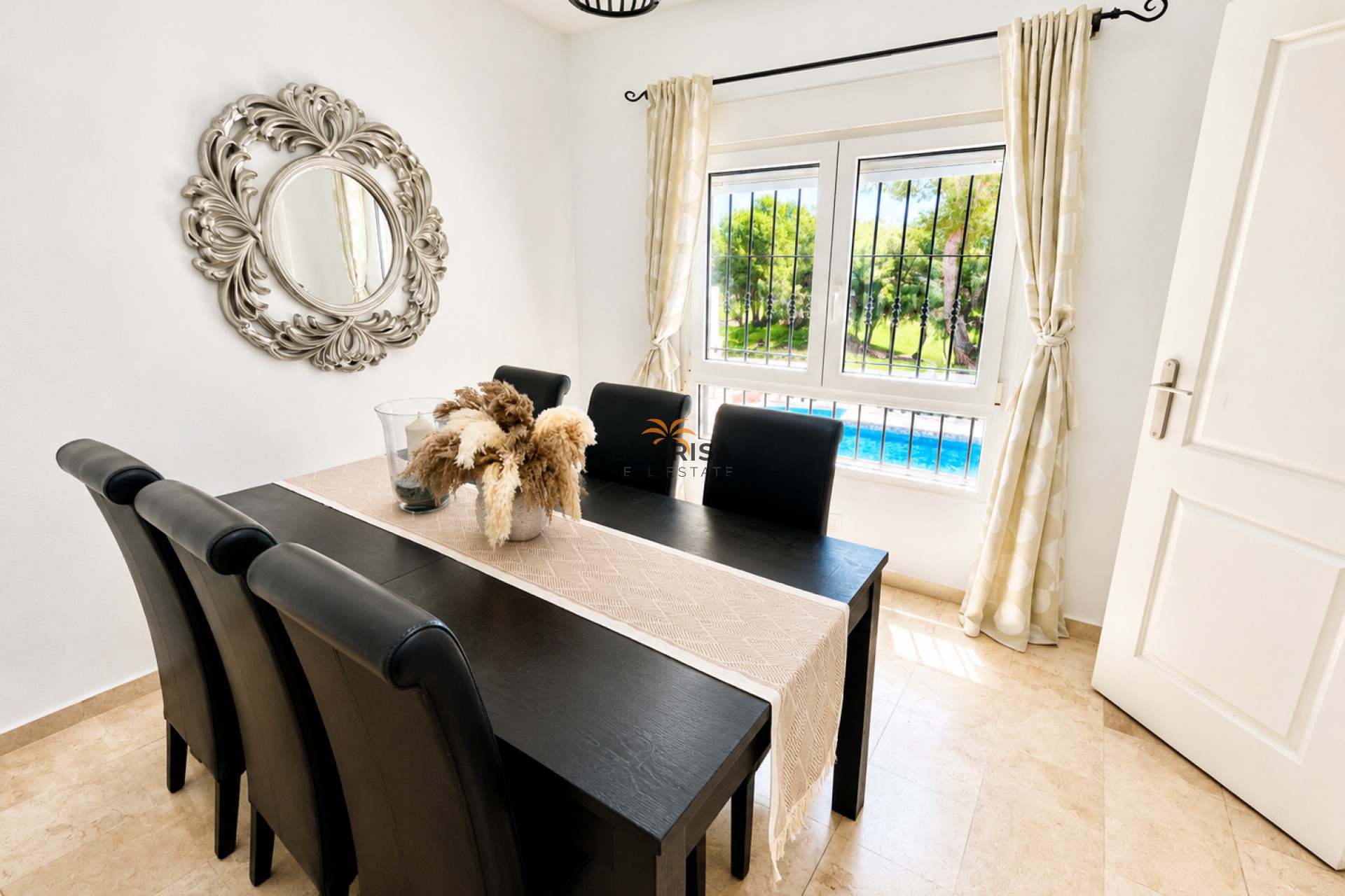 Resale - Villa - Orihuela Costa