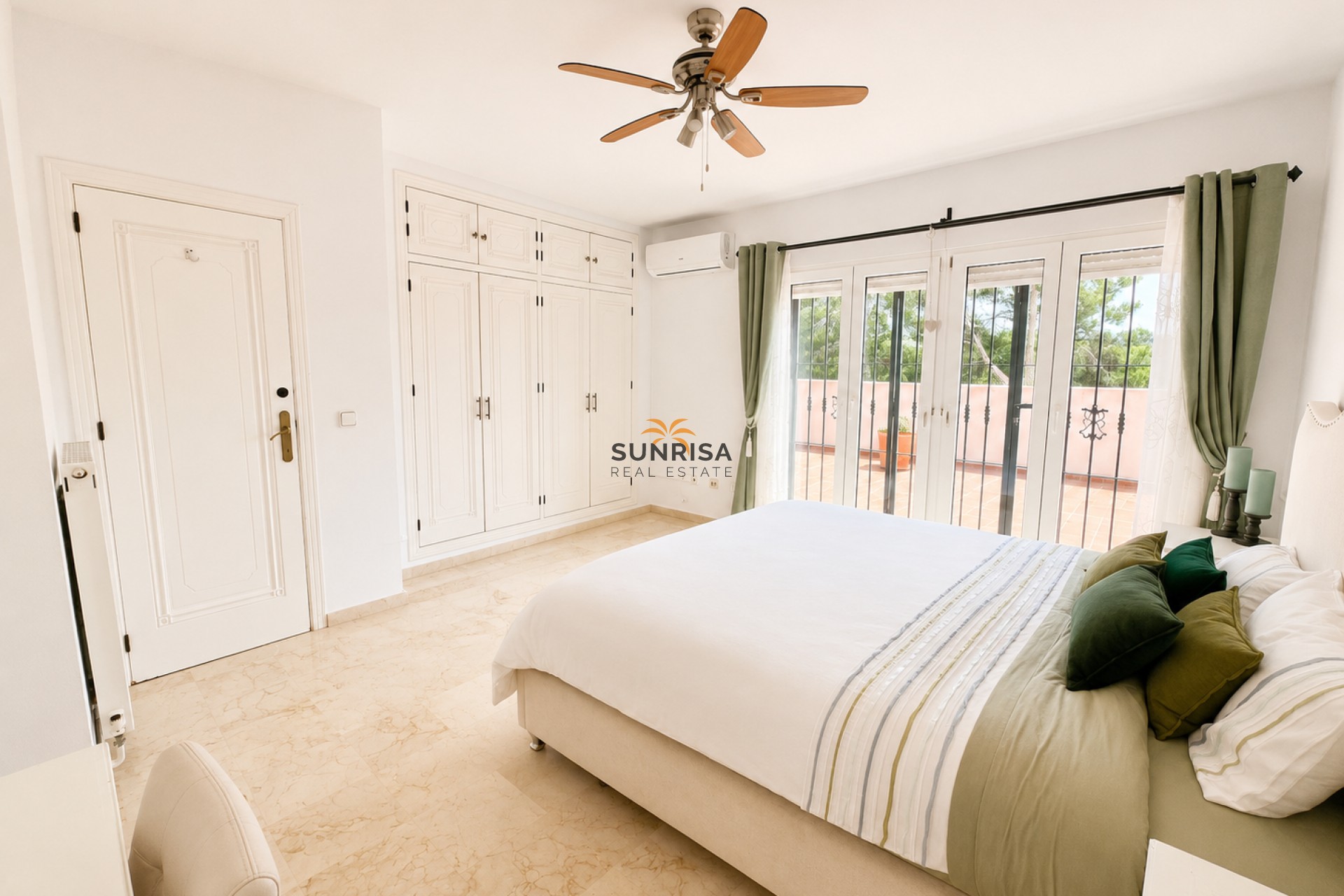 Resale - Villa - Orihuela Costa