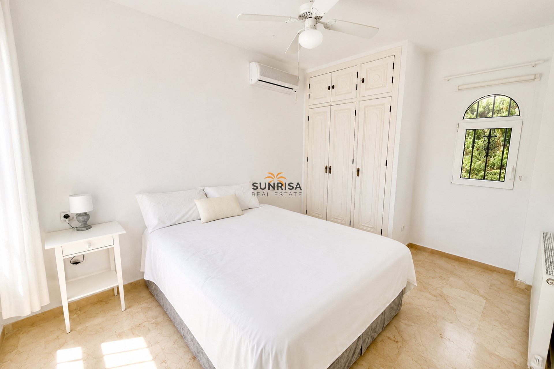 Resale - Villa - Orihuela Costa