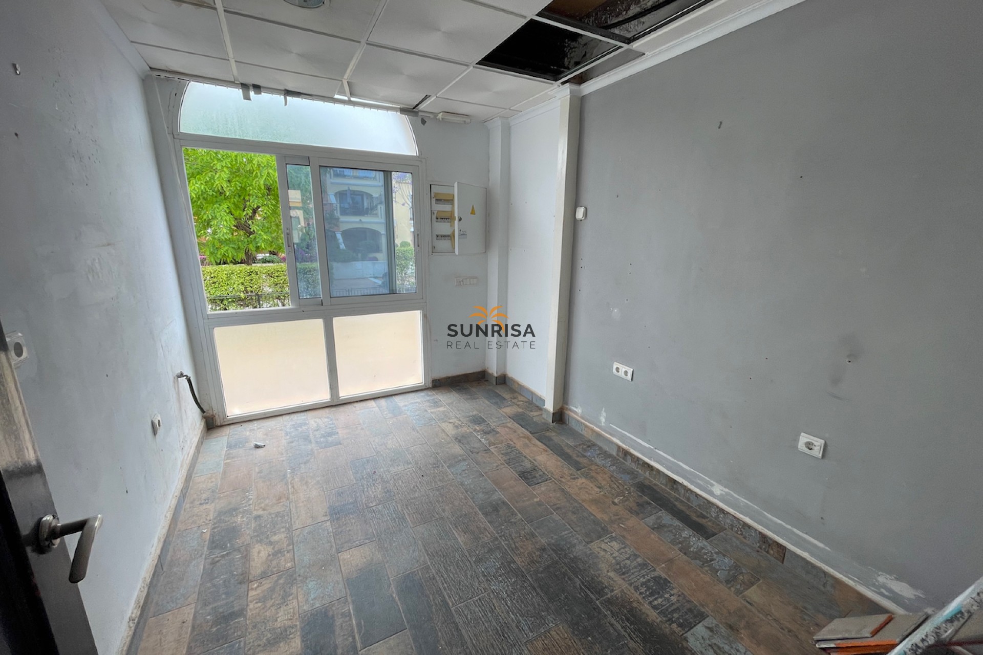 Resale - Commercial premises - La Finca Golf