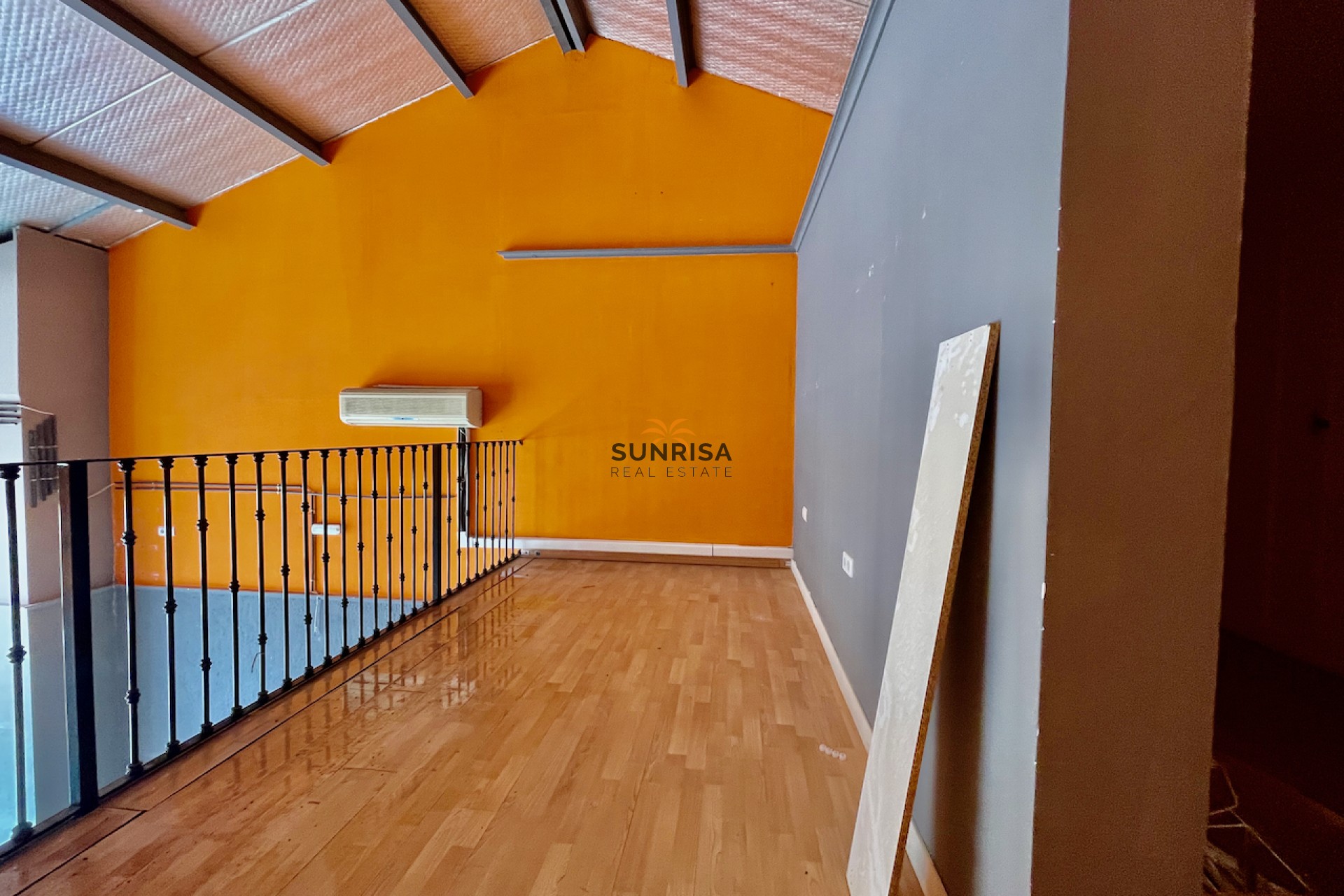 Resale - Commercial premises - La Finca Golf