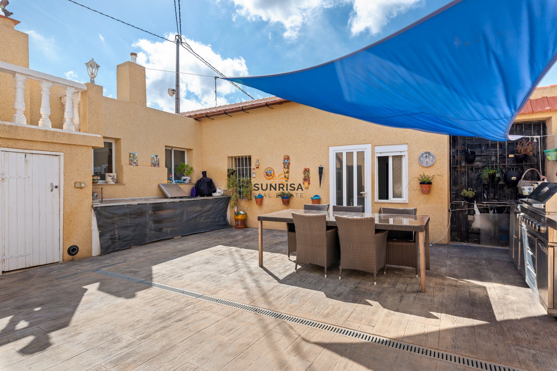 Herverkoop - Finca - Montesinos