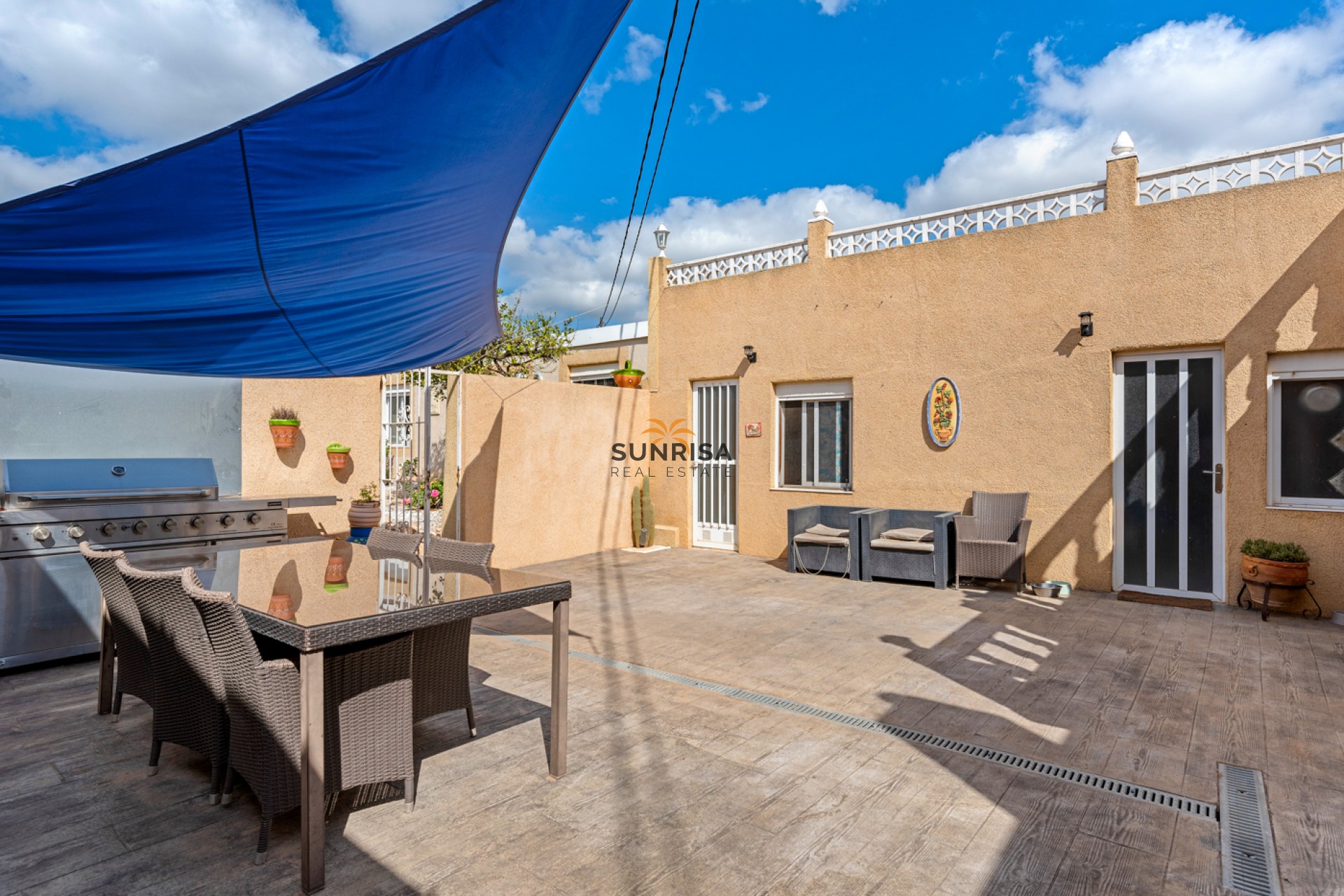 Herverkoop - Finca - Montesinos
