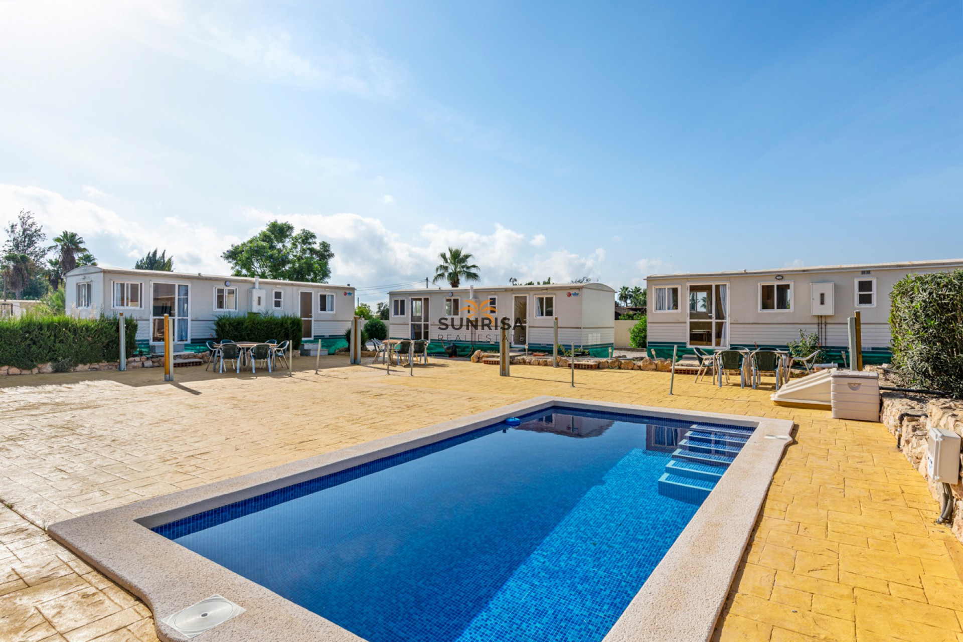 Herverkoop - Finca - Montesinos