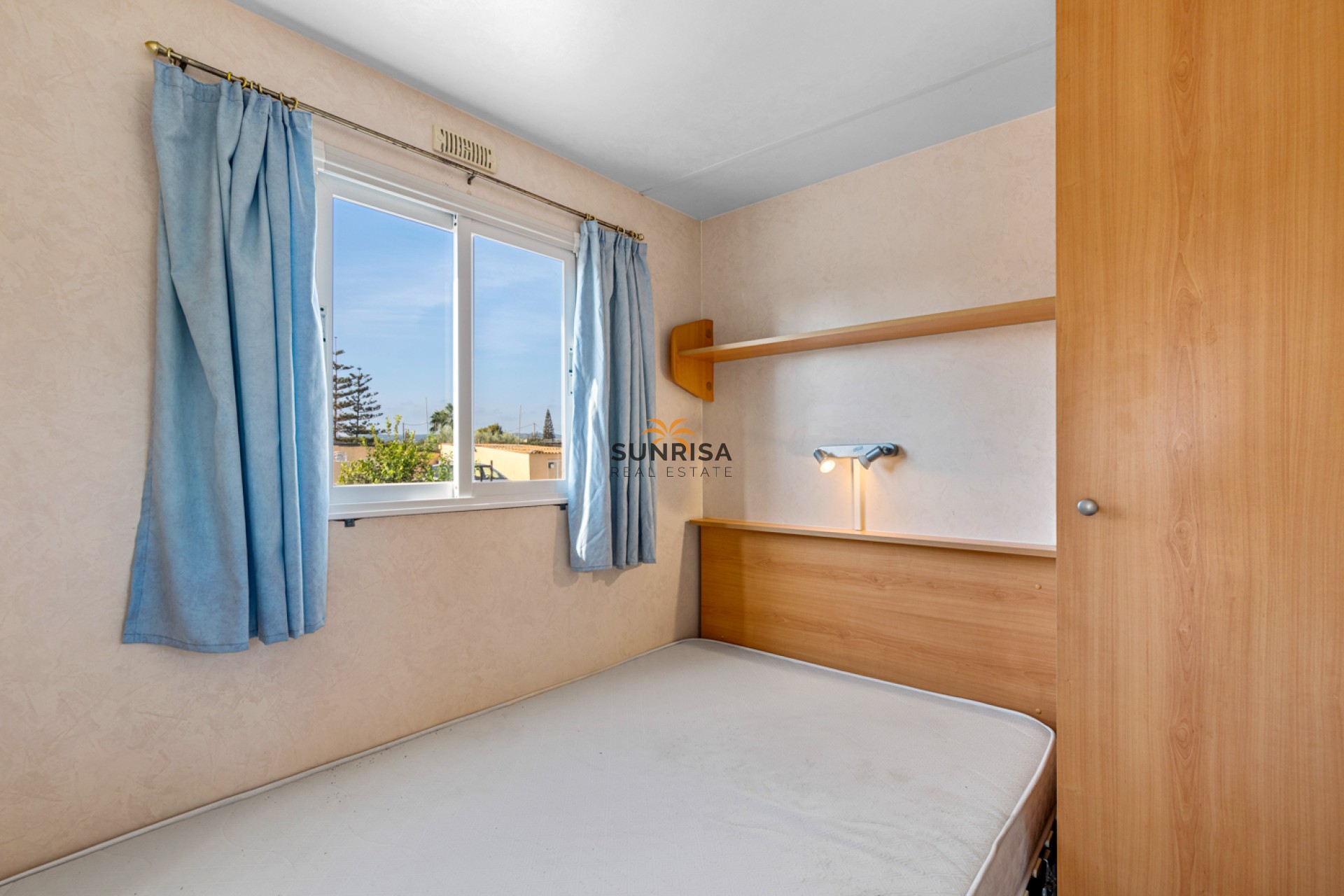 Herverkoop - Finca - Montesinos