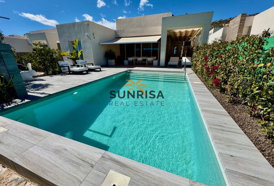 Villa · Herverkoop - Algorfa · La Finca Golf Resort · Alicante · Spanje