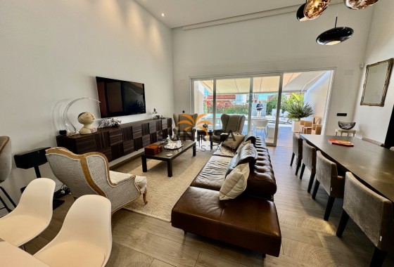Villa · Herverkoop - Algorfa · La Finca Golf Resort · Alicante · Spanje