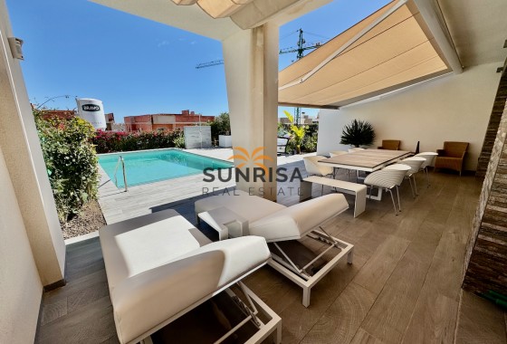 Villa · Herverkoop - Algorfa · La Finca Golf Resort · Alicante · Spanje