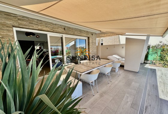 Villa · Herverkoop - Algorfa · La Finca Golf Resort · Alicante · Spanje