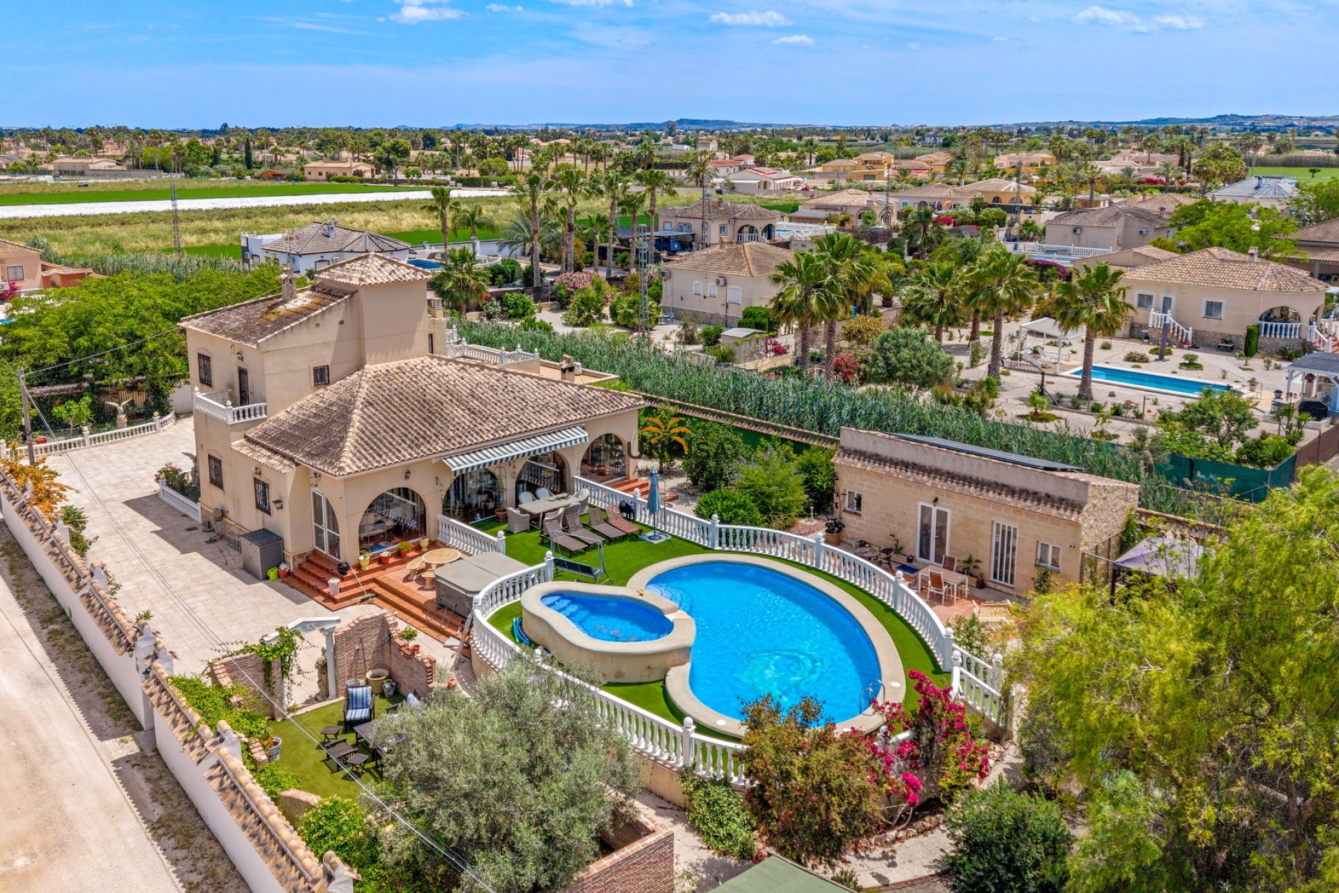 Resale - Finca - Catral