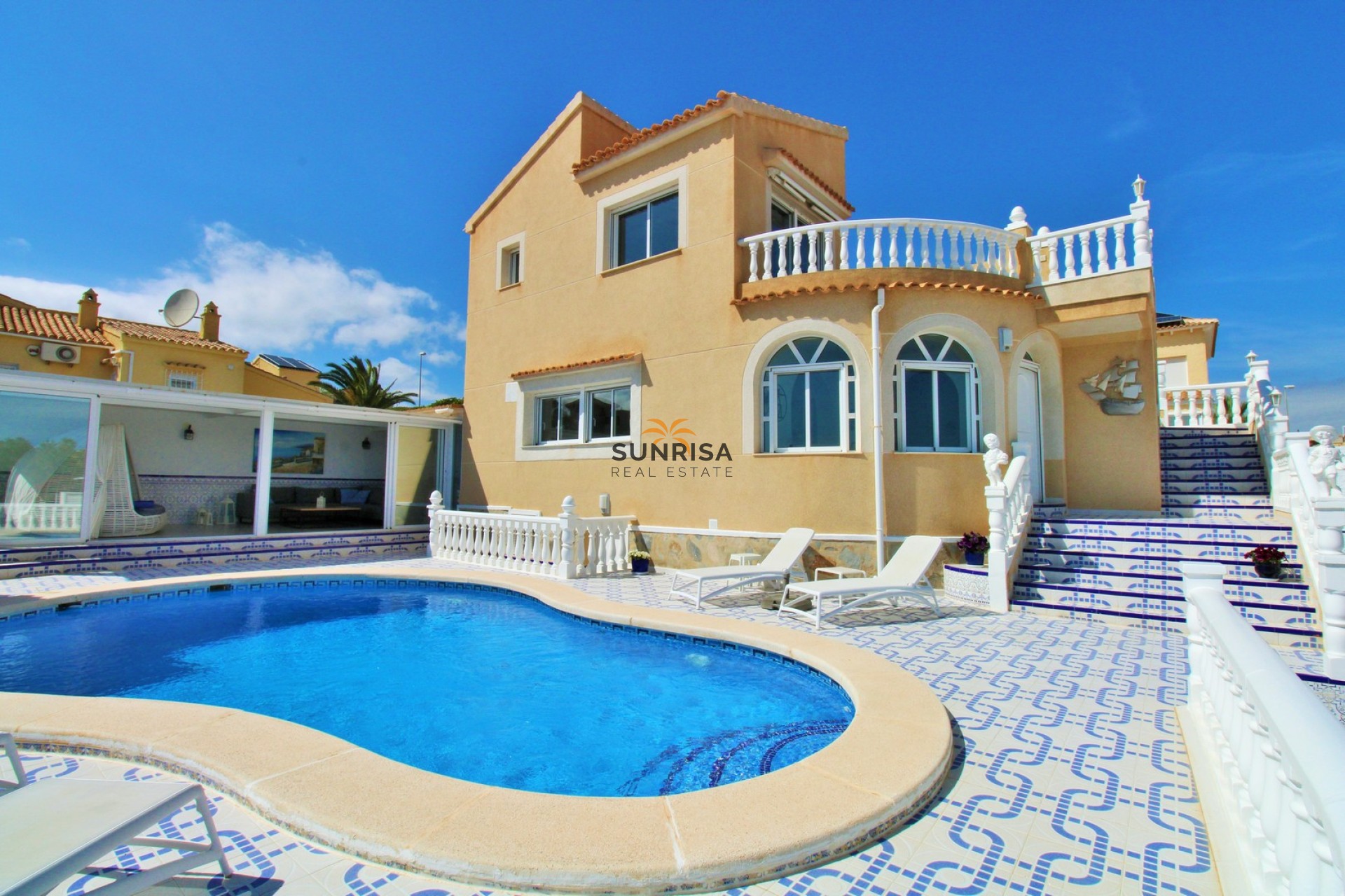 Resale - Villa - Villamartin