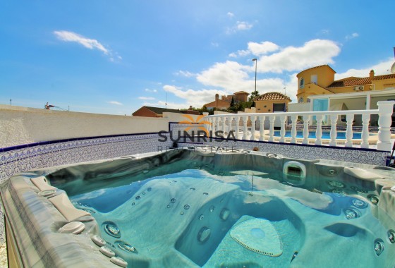 Villa · Resale - Villamartin · Alicante · Spain