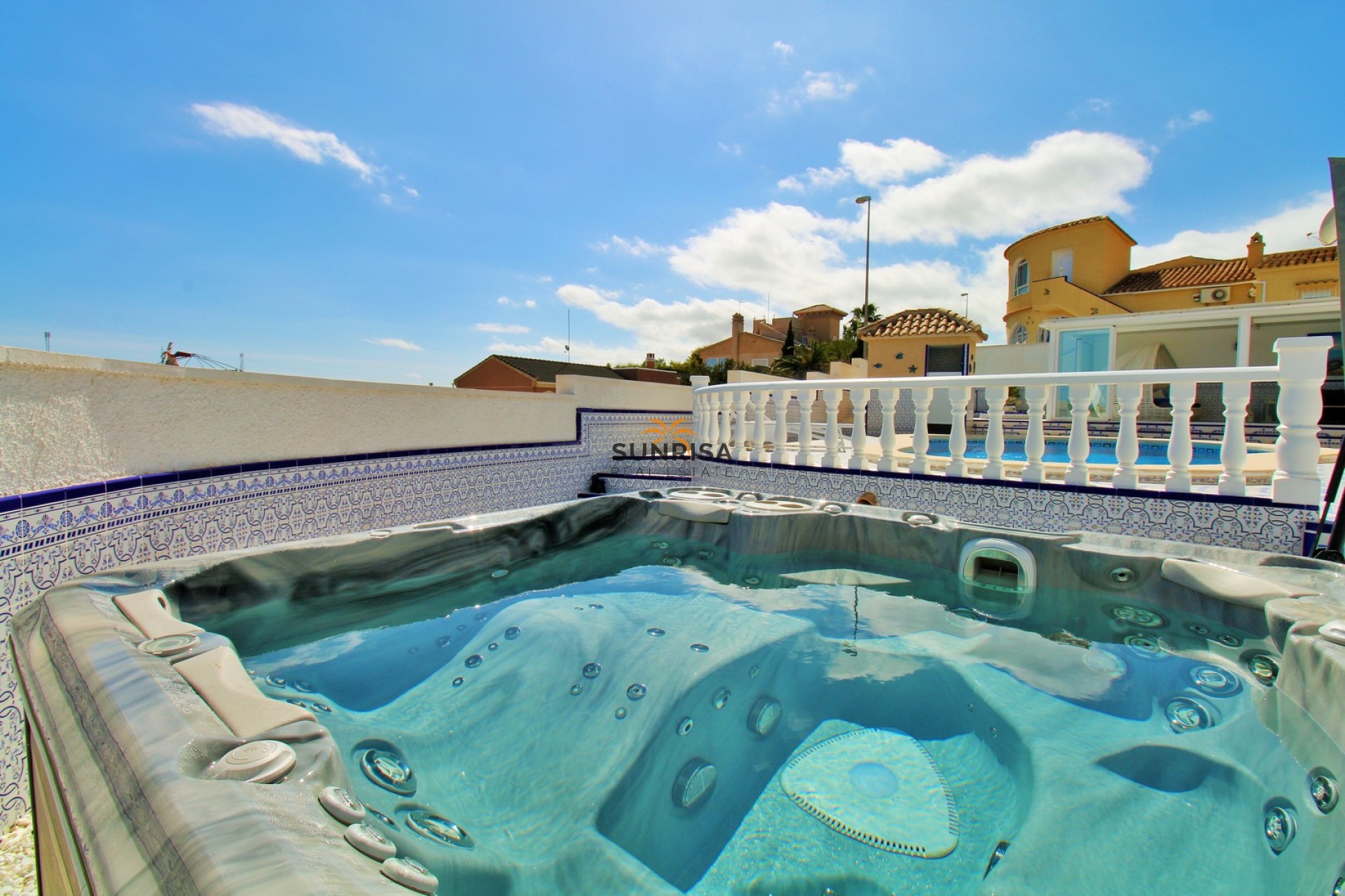 Resale - Villa - Villamartin