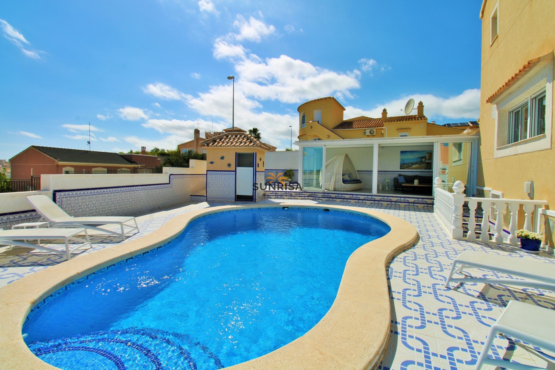 Resale - Villa - Villamartin