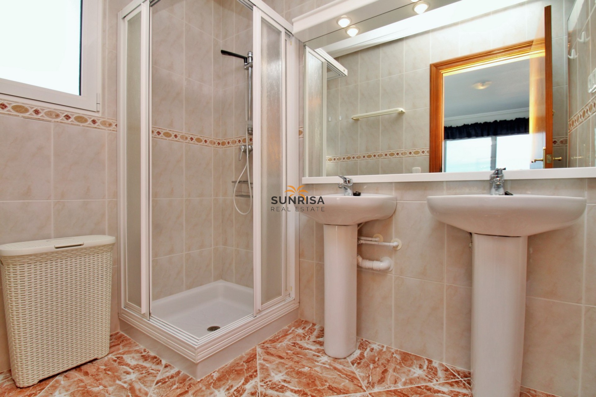 Resale - Villa - Villamartin