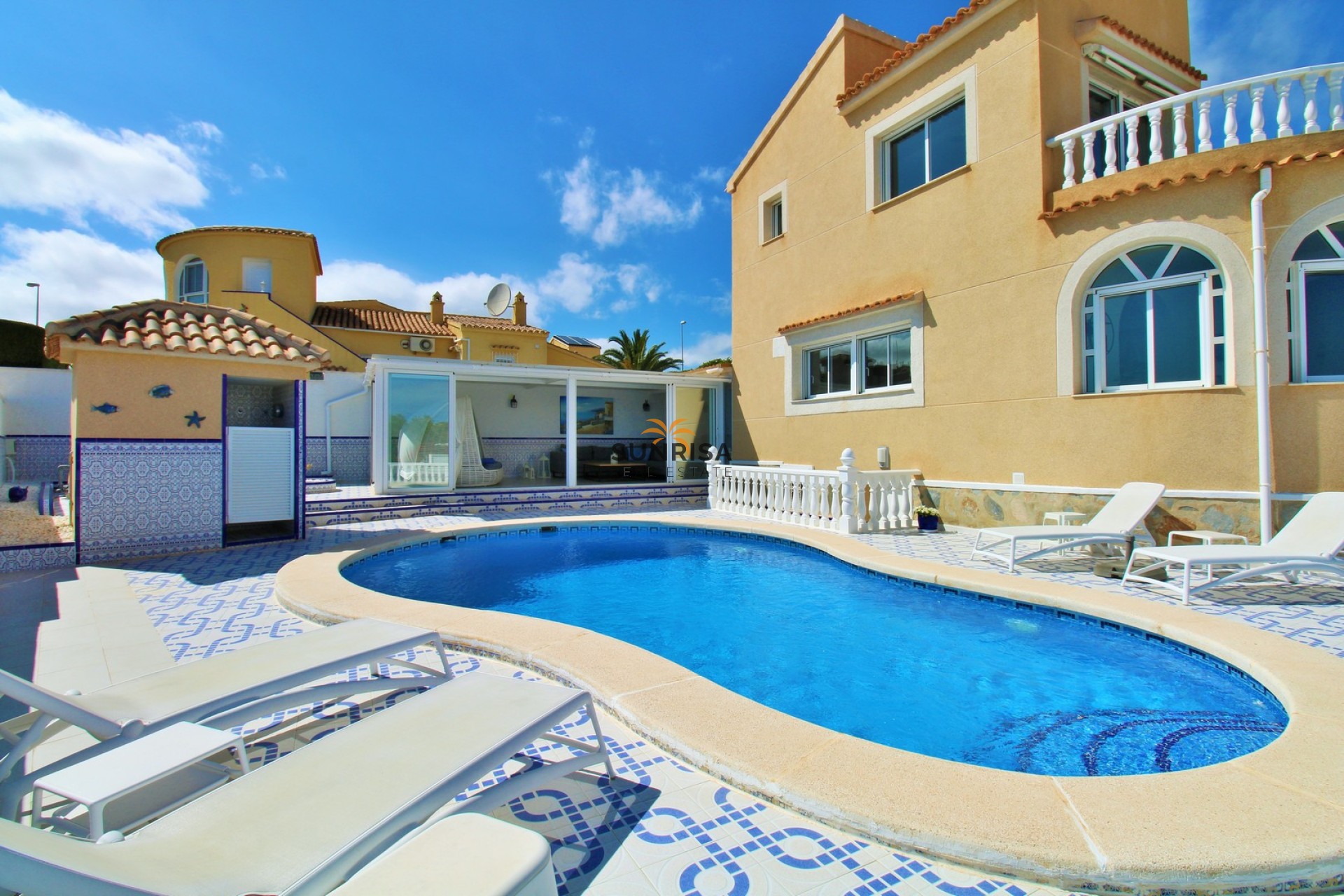Resale - Villa - Villamartin