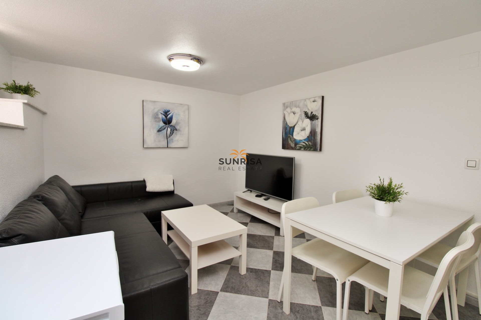 Resale - Villa - Villamartin