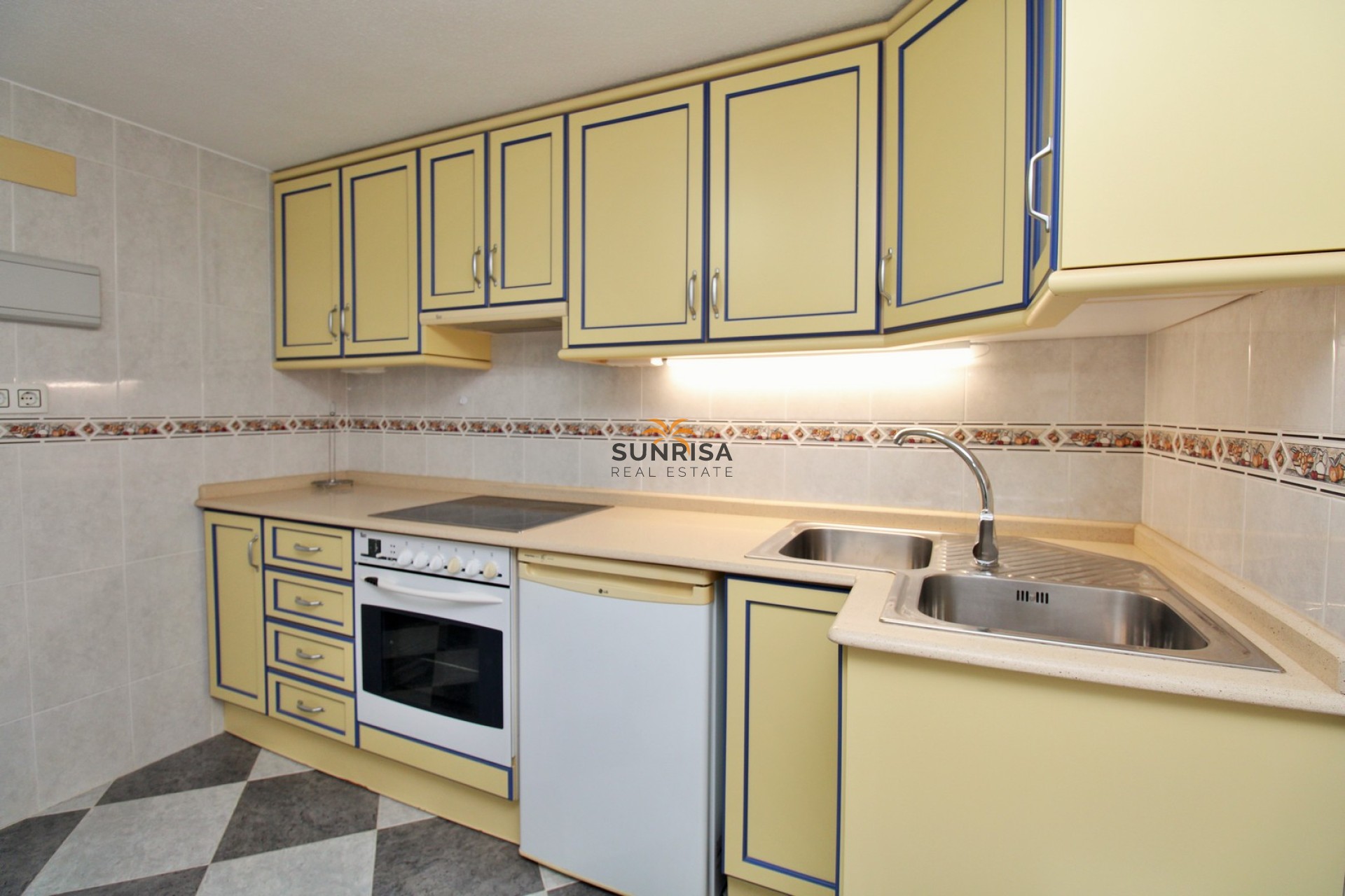 Resale - Villa - Villamartin