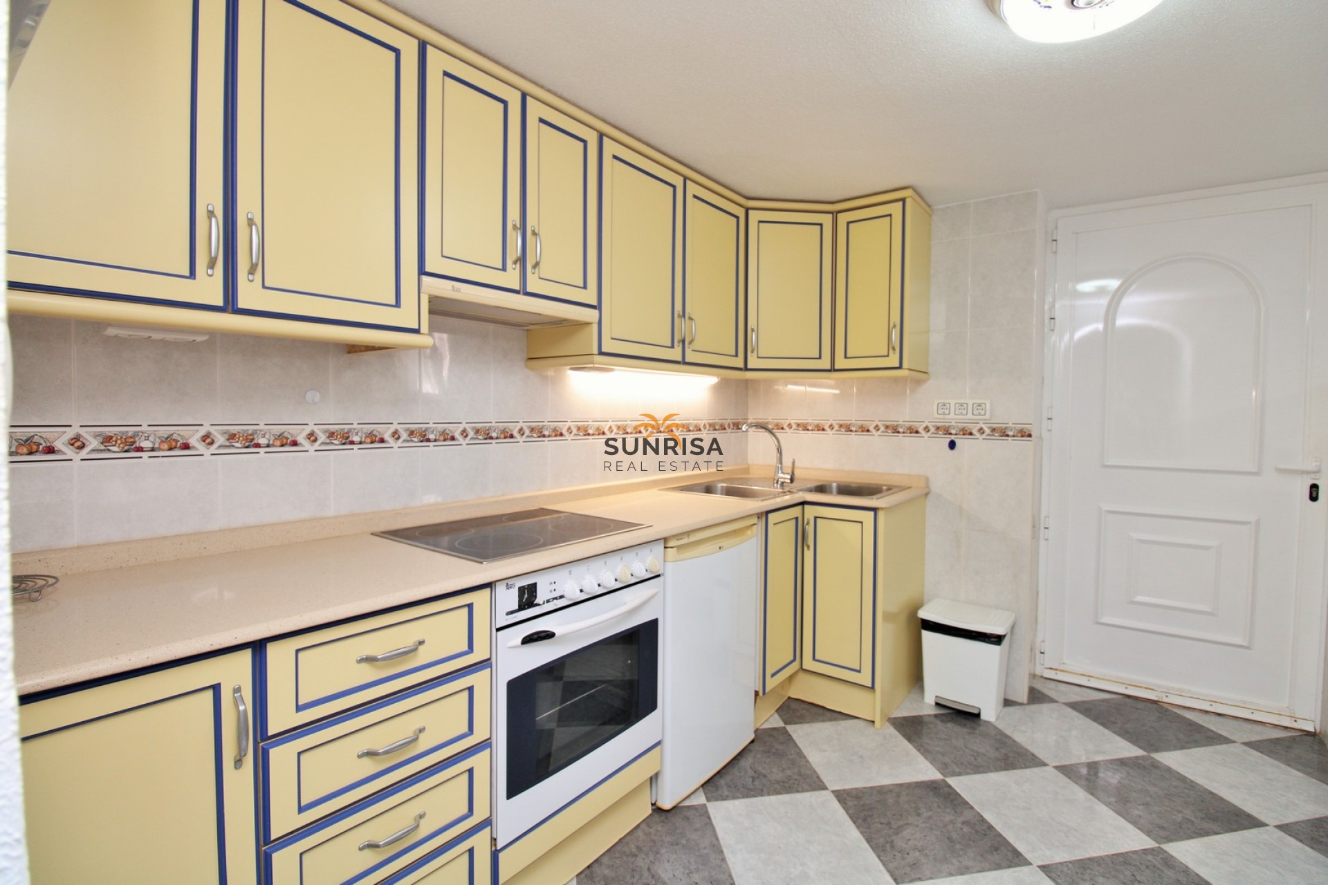 Resale - Villa - Villamartin